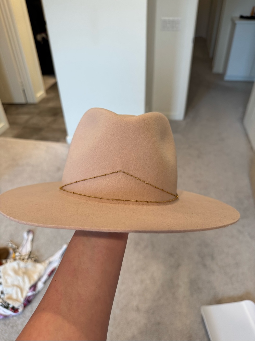Women's Beige Wide-Brim Felt Fedora with Gold Chain Detail